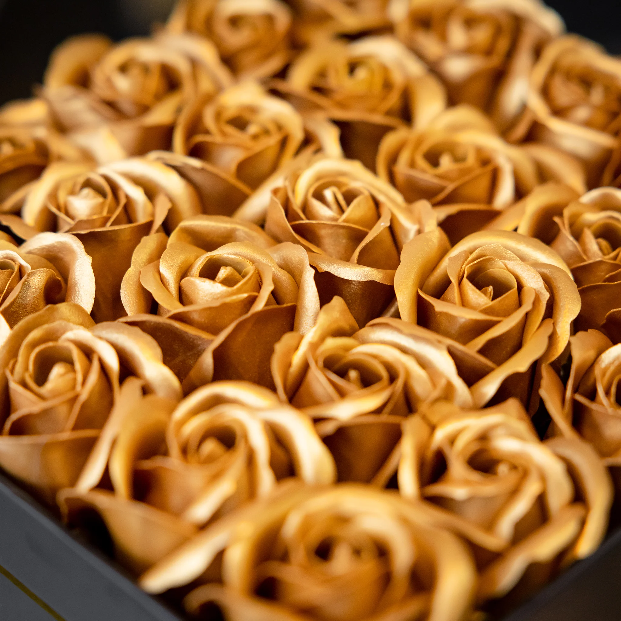 Au Gold Roses Gift Box - Image 2