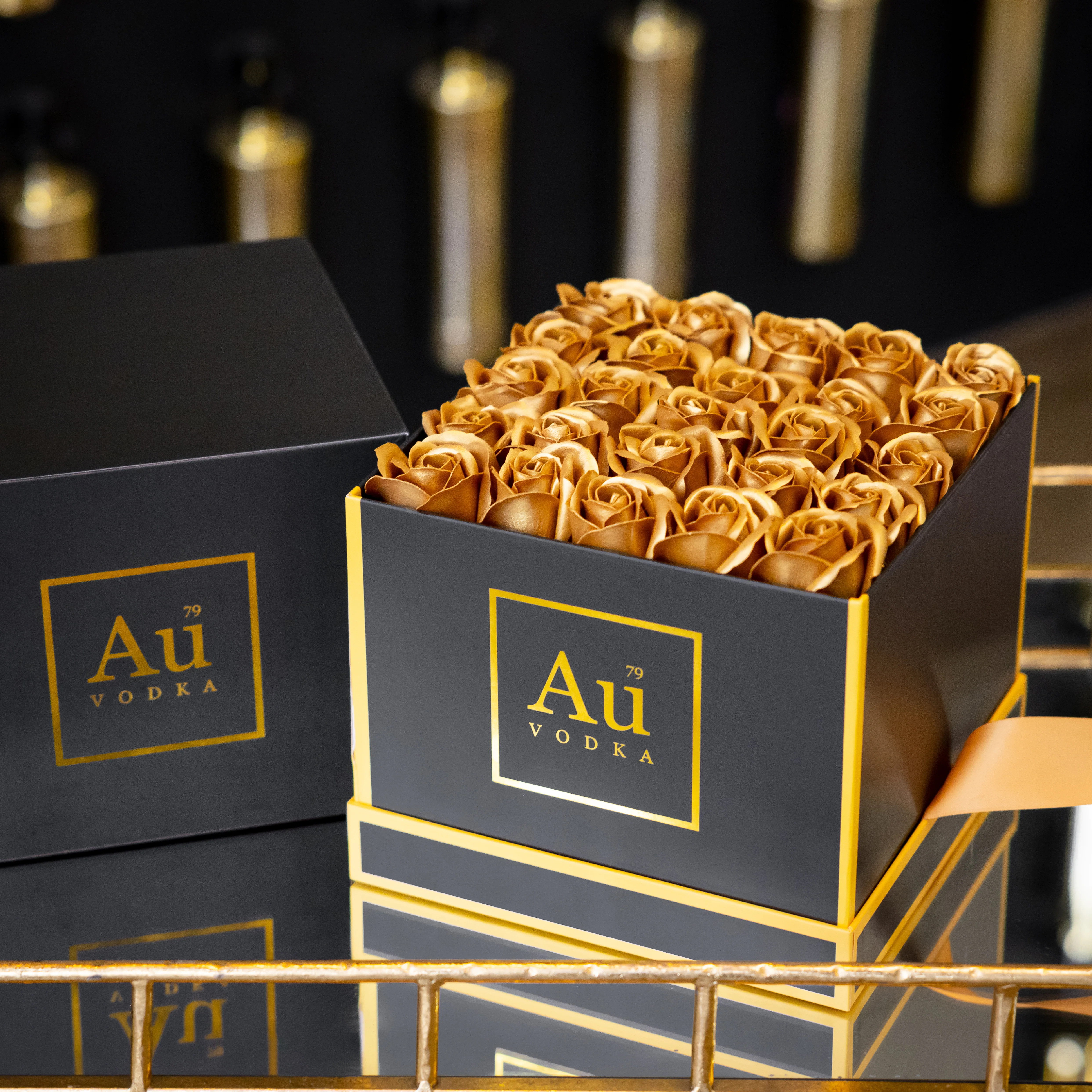 Au Gold Roses Gift Box - Image 3