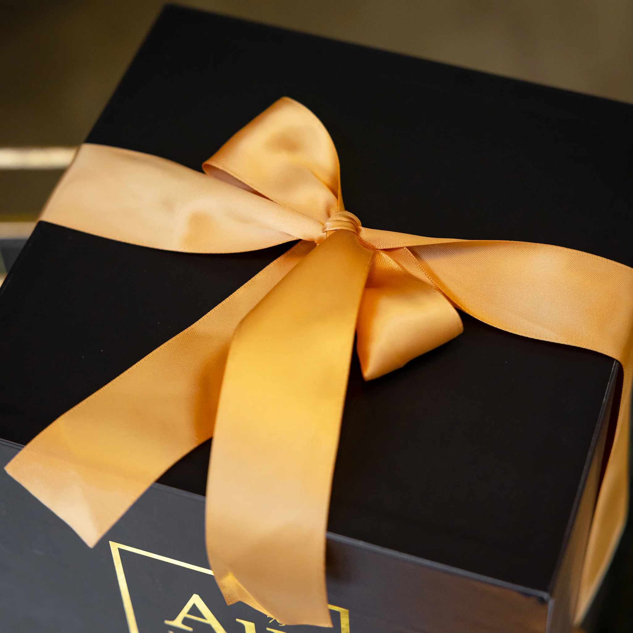 Au Gold Roses Gift Box - Image 6